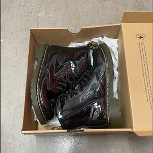 Dr. Martens JUNIOR BLACK GLITTER LACE UP BOOTS